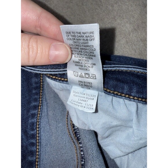 Maurices Size 14W Cropped Jeans Med Wash Holes - Picture 6 of 10
